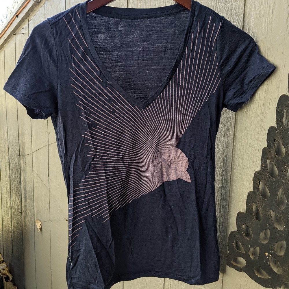 Icebreaker v-neck graphic t-shirt, navy with lilac design, small